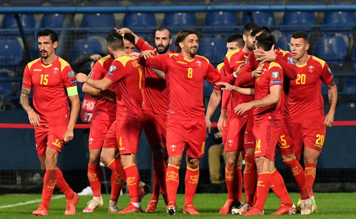 Jugadores de Montenegro celebrando el empate contra Holanda.