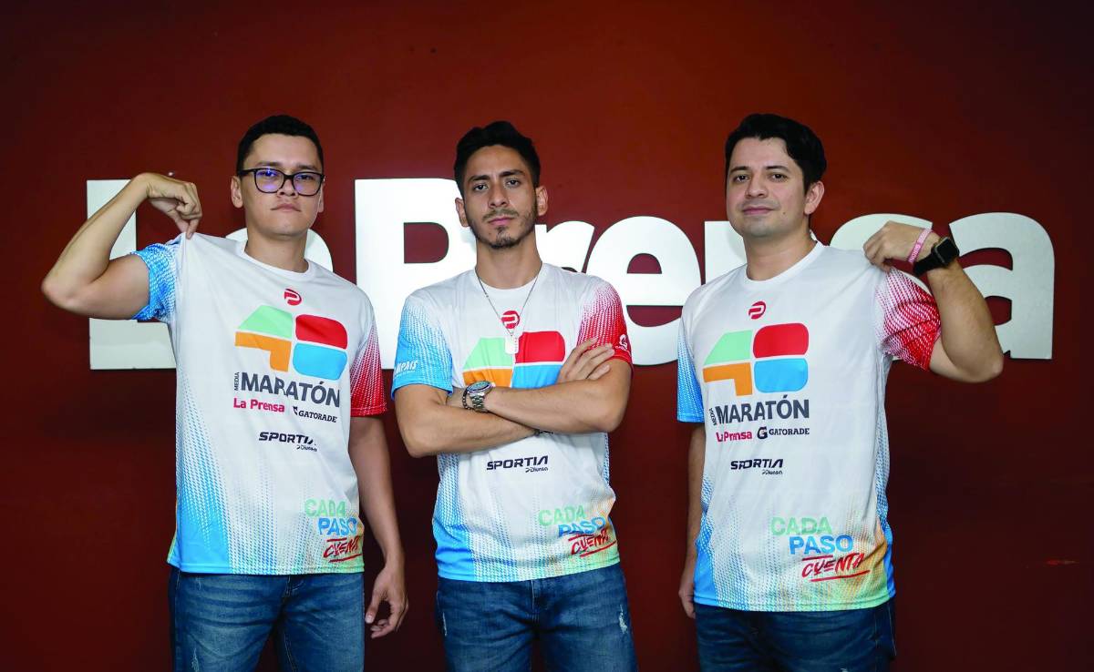<b>Estas son las camisas que lucirán los corredores de la Maratón LA PRENSA, y el kit, además de la linda playera, también llevará el número con su respectivo chip. Fotos: Mauricio Ayala.</b>