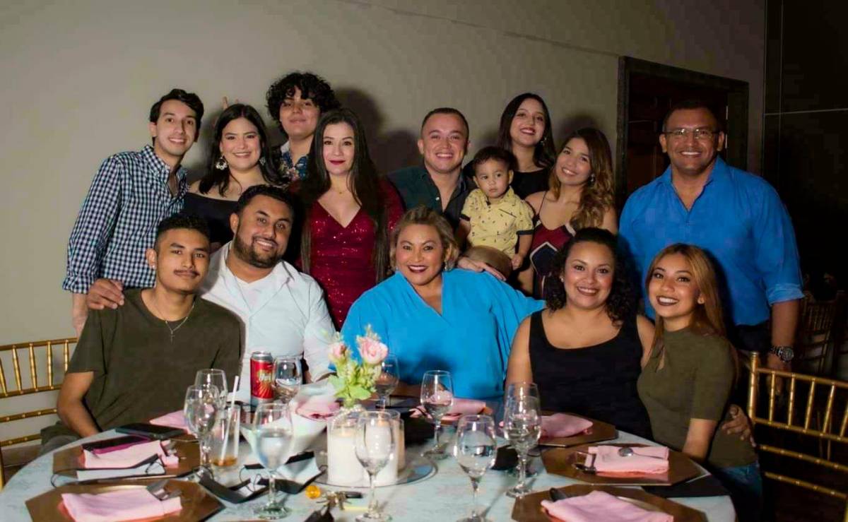 Festejan natalicio de Martha Molina