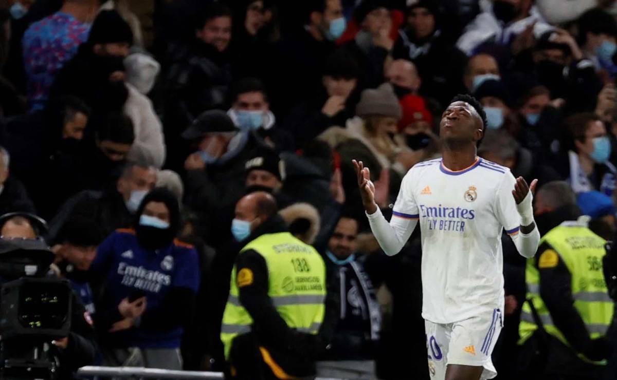 Vinicius celebrando su golazo que le dio la victoria al Real Madrid.