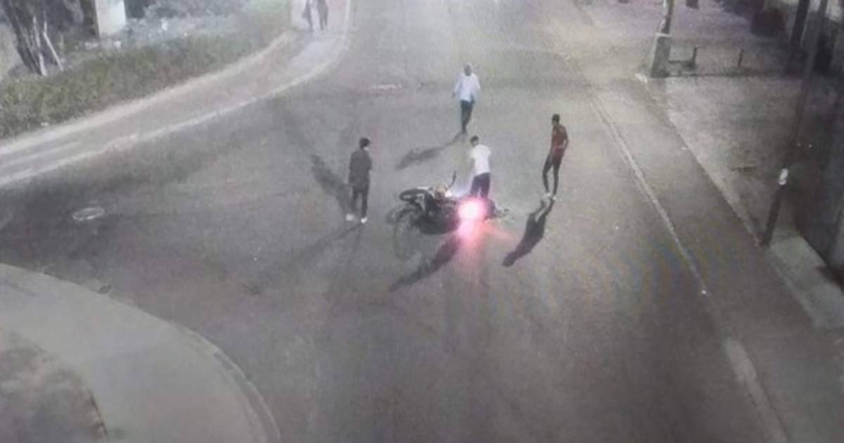 Detienen a tres hombres y una mujer por supuesto robo de motocicleta