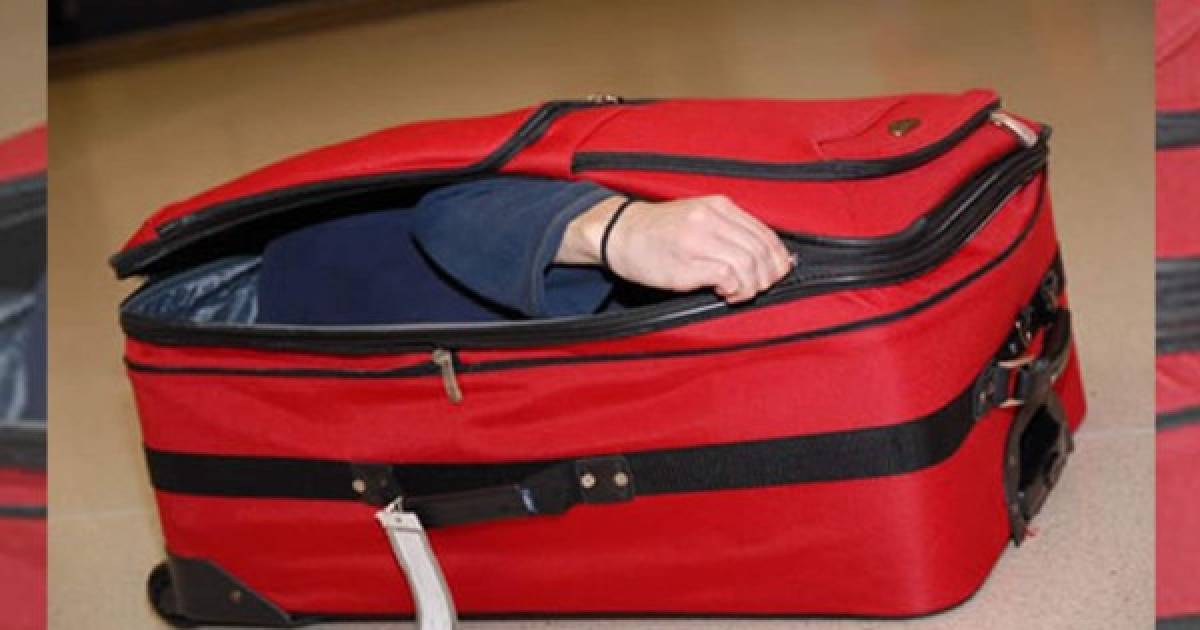 Fran Hernández on X: «Adaptan» la tarifa quitándote el derecho de viajar  llevando de equipaje una maleta de cabina por ayudarte, no por usura. Qué  mal, @vueling, cuando copiais las prácticas de