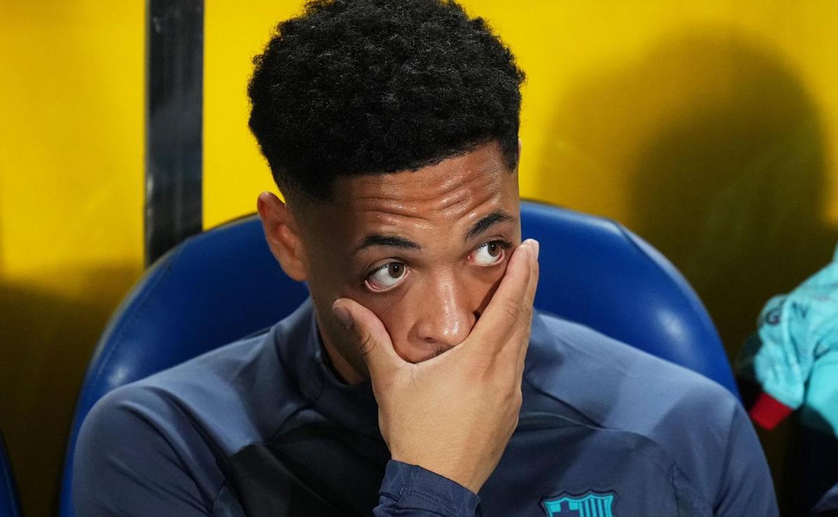 Vitor Roque se ha quedado en el banquillo en muchos partidos del Barcelona.