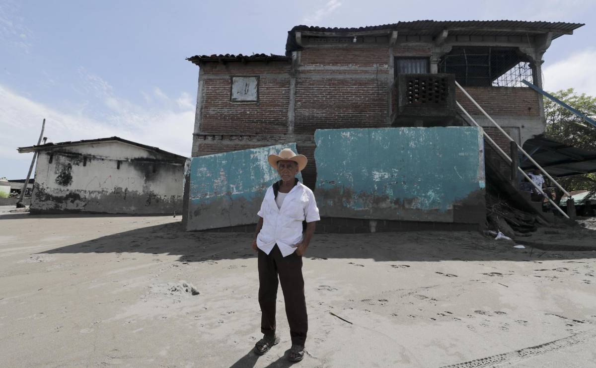 Imágenes: Cedeño se resiste a desaparecer pese a que el mar le roba terreno