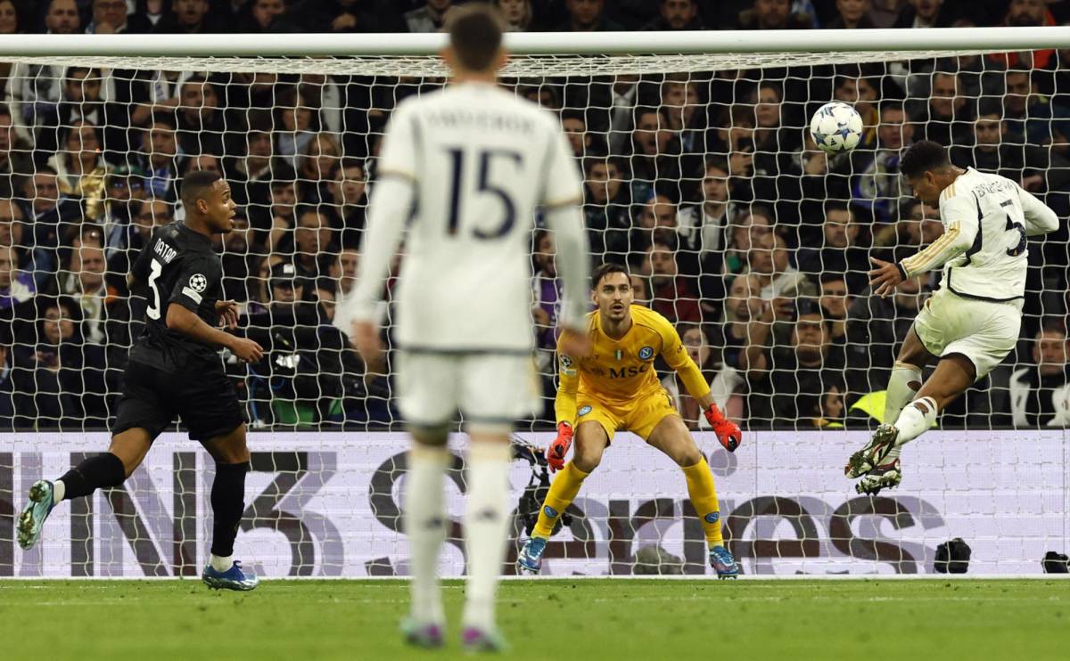 Bellingham anotó de cabeza el segundo gol del Real Madrid.