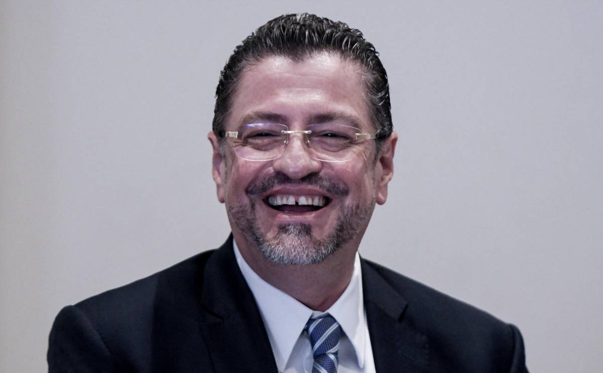 Rodrigo Chaves, cuestionado pero favorito para llegar a la presidencia de Costa Rica