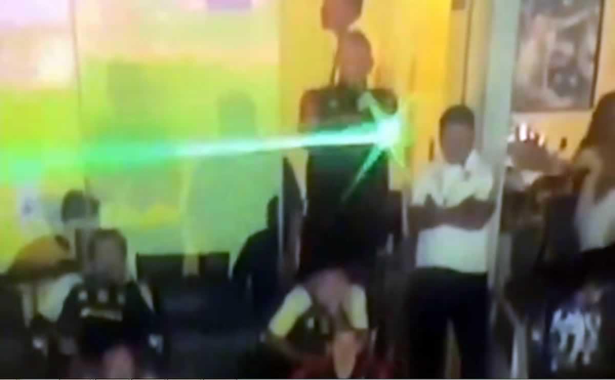 Nahuel Guzmán apuntó con un láser verde mientra se encontraba en el palco del estadio BBVA de Monterrey.