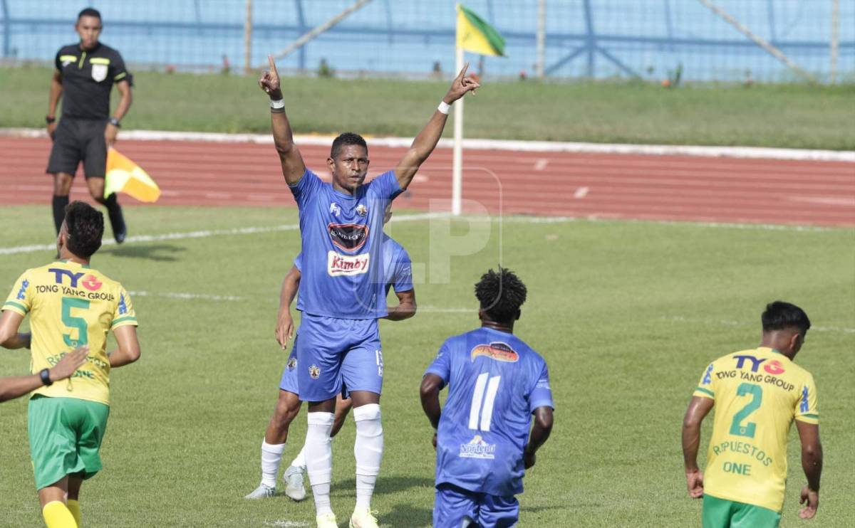 Carlo Costly le da la victoria al Lone FC ante Parillas One en la Liga de Ascenso