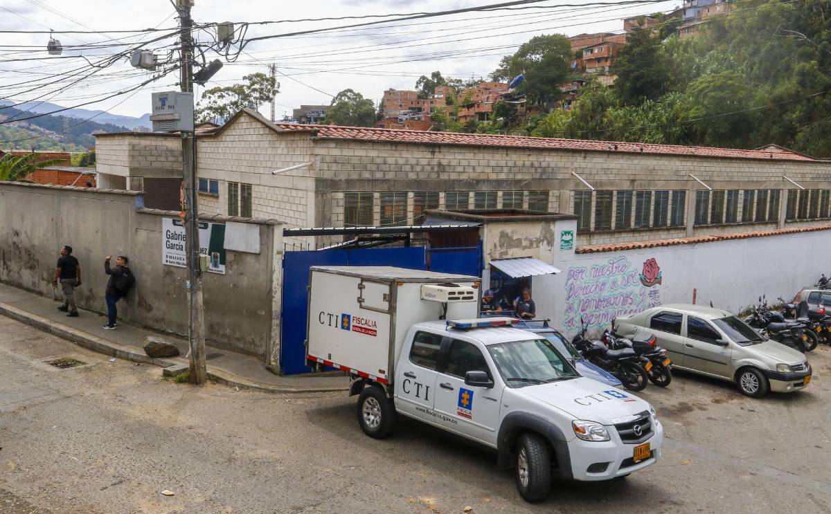 Menor realiza disparos intimidatorios en una escuela y luego se autolesiona