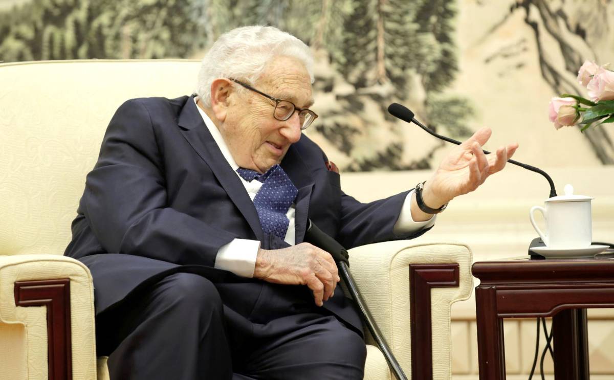 Líderes mundiales despiden con elogios a Henry Kissinger