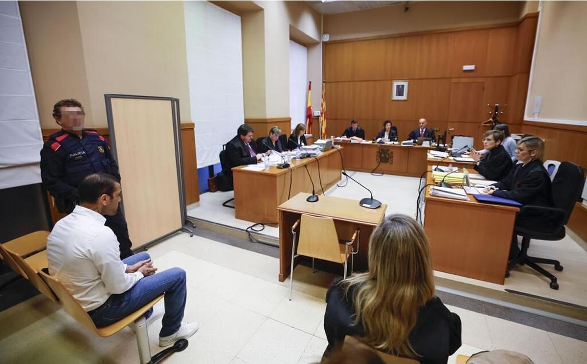 Víctima de Dani Alves salió llorando pero sin intención de denunciar: “No me van a creer”