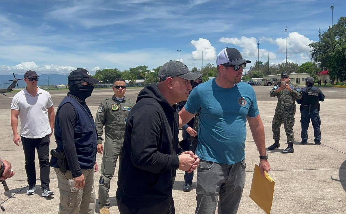 Alias “Cubeta” fue entregado este miércoles a agentes de la DEA en Palmerola.