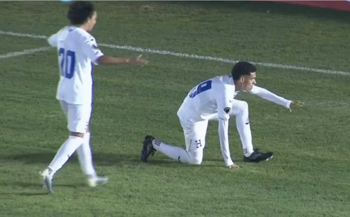 Así fue la celebración de Russel Cruz tras su primer gol en el Premundial.