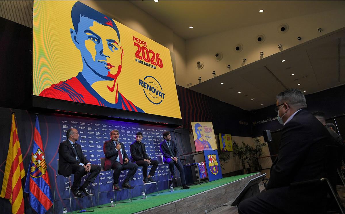 El acto en el que Joan Laporta confundió a Pedri con Messi.