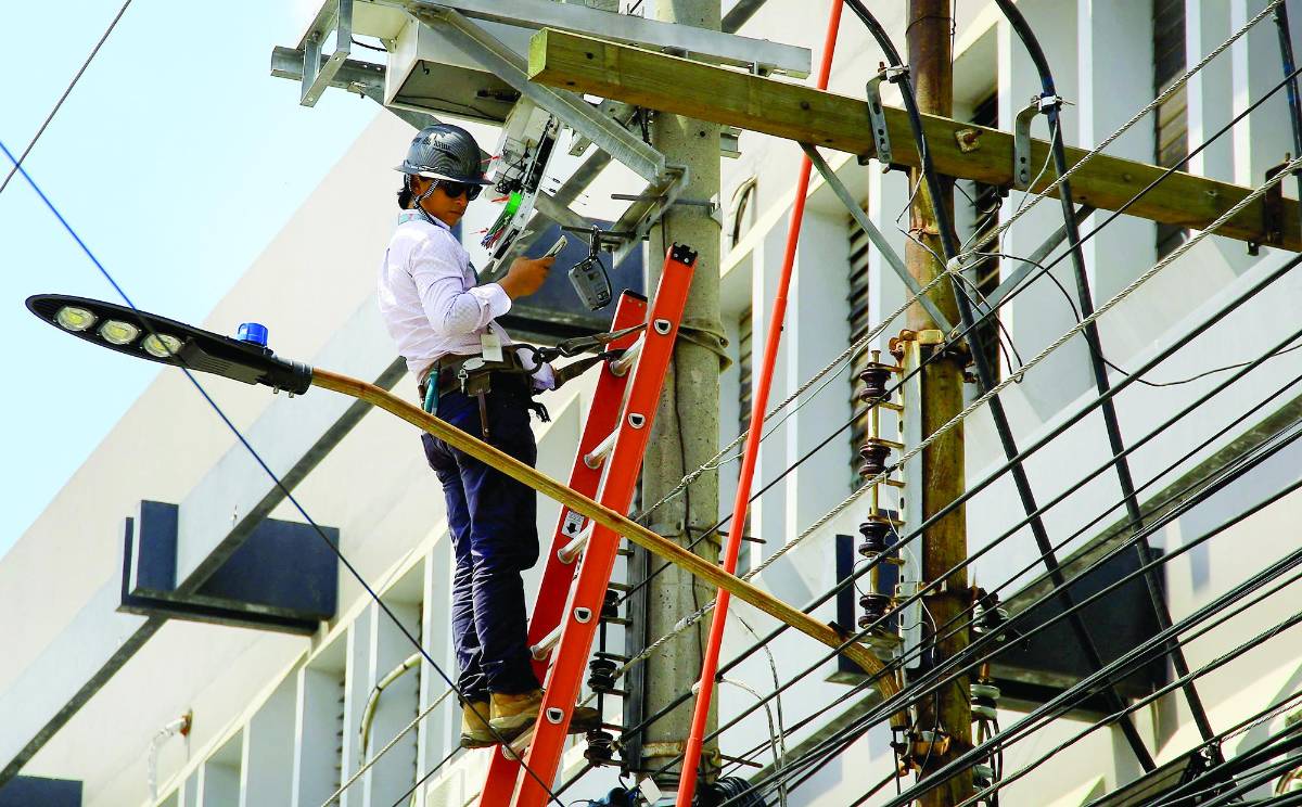 Demanda de energía baja en 250 megavatios en Honduras