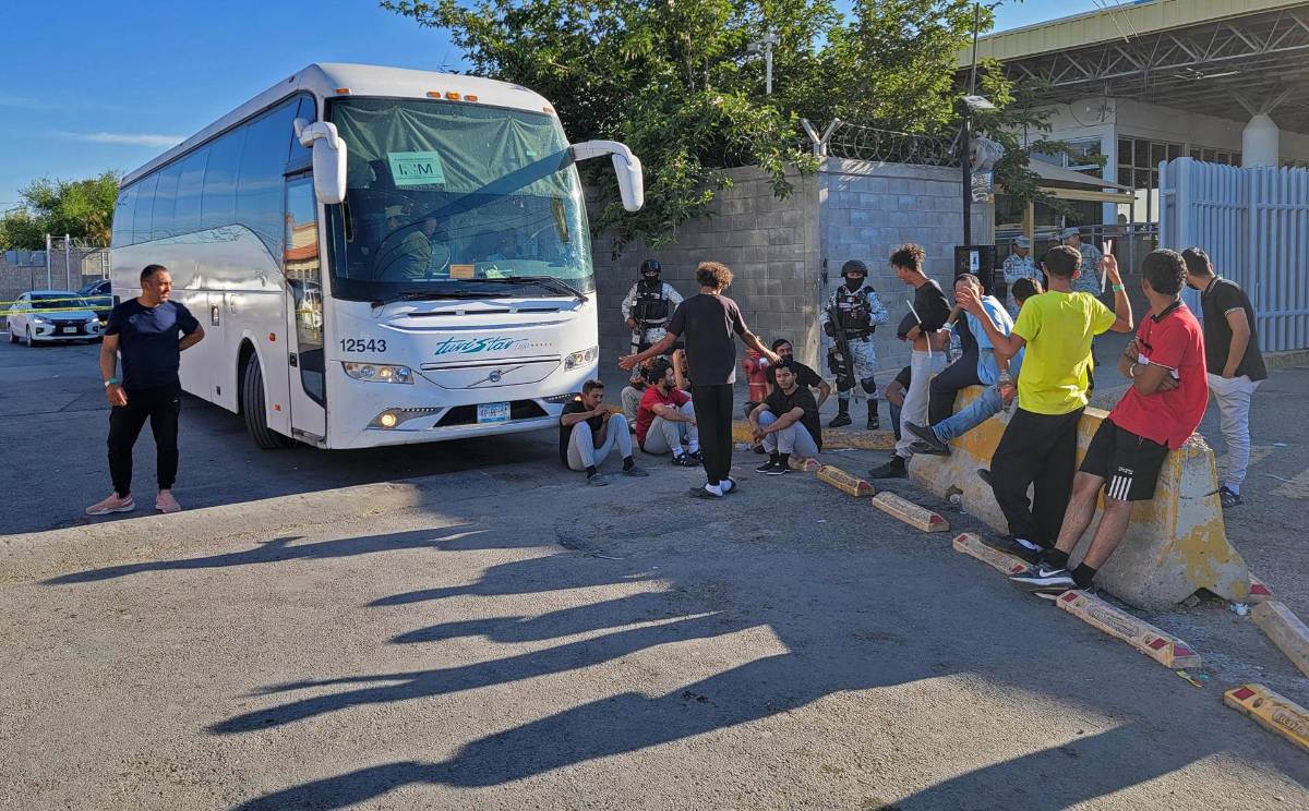 Unos 200 migrantes deportados por EEUU se rebelan para no ser enviados al sur de México