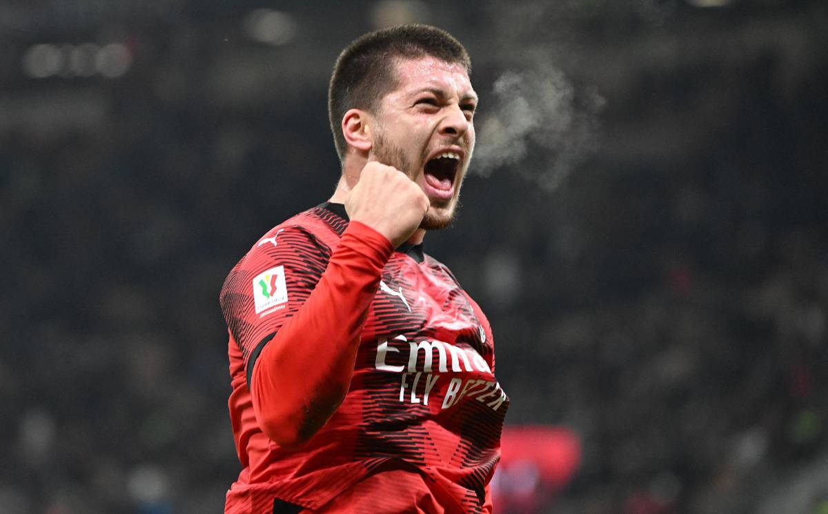 Luka Jovic fue la figura en el AC Milan vs Cagliari al marcar un doblete.