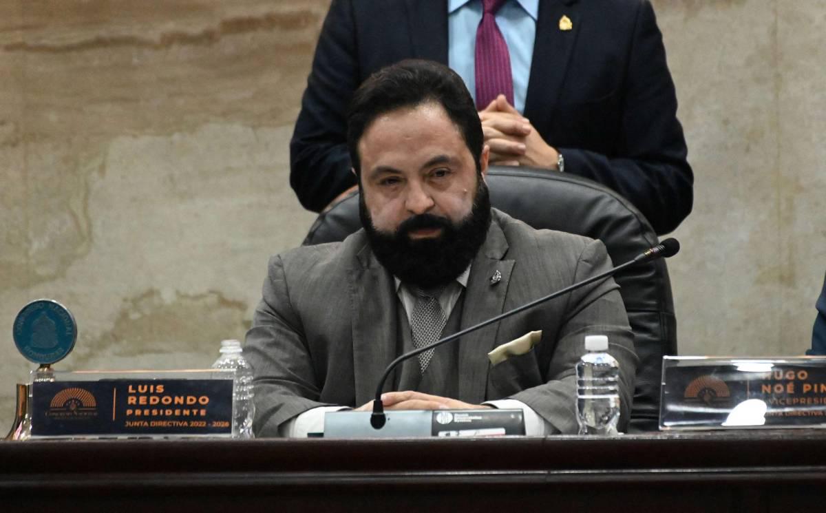 Denuncian a Luis Redondo por incumplir manutención de su hija