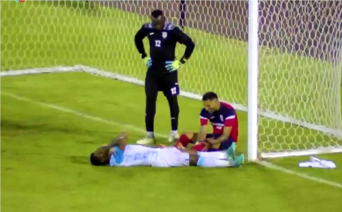 Así se lamentó ‘Choco’ Lozano tras la ocasión que falló.