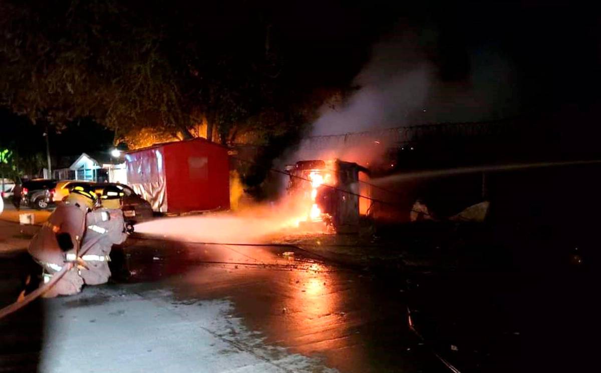 Hombre se calcina al incendiarse su carro en San Pedro Sula