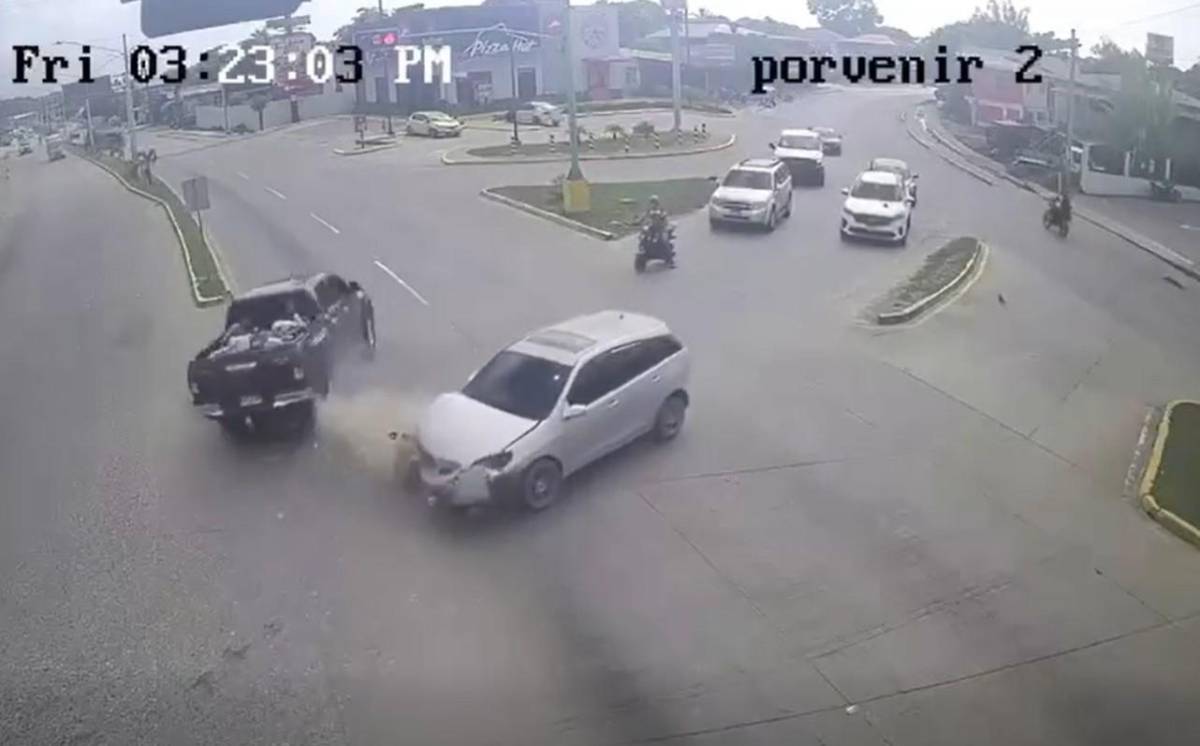 Por homicidio imprudente acusan a conductor de pick up que se pasó semáforo en rojo y murió bebé