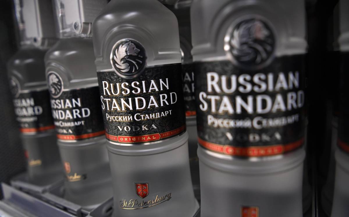 EE.UU. prohíbe la importación de marisco, vodka y diamantes rusos