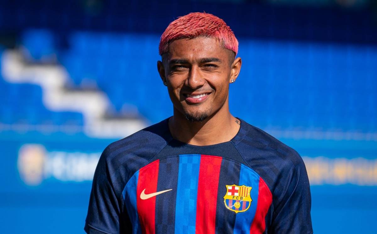 Barcelona anuncia fichaje de mexicano Julián Araujo