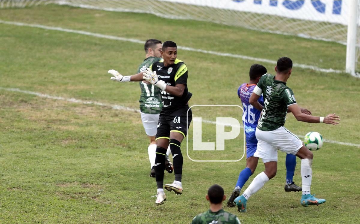 El portero verdolaga Luis Ortiz falló en una salida y Samuel Elvir aprovechó para decretar el empate de la UPN.