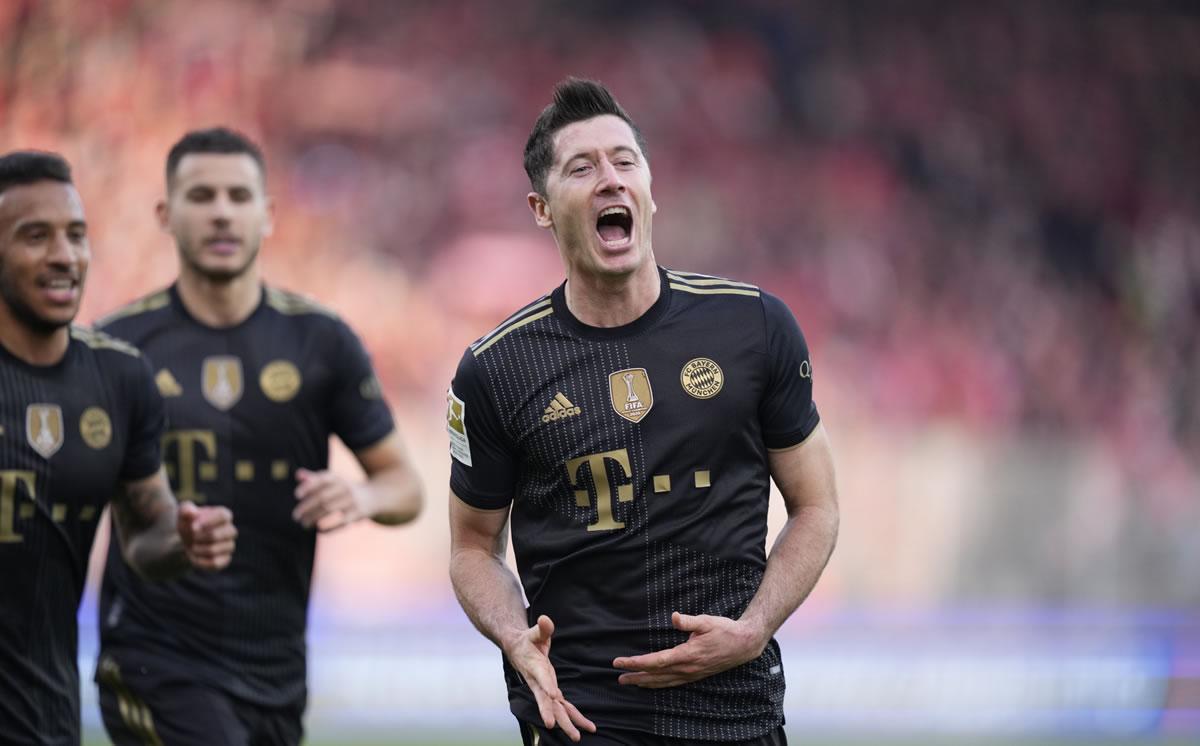Robert Lewandowski se lució con dos goles en la victoria del Bayern.