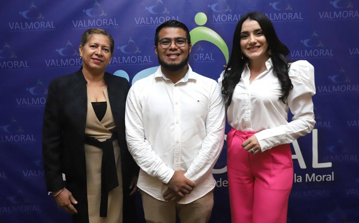 Valmoral firma acuerdo con la Secretaría de Educación