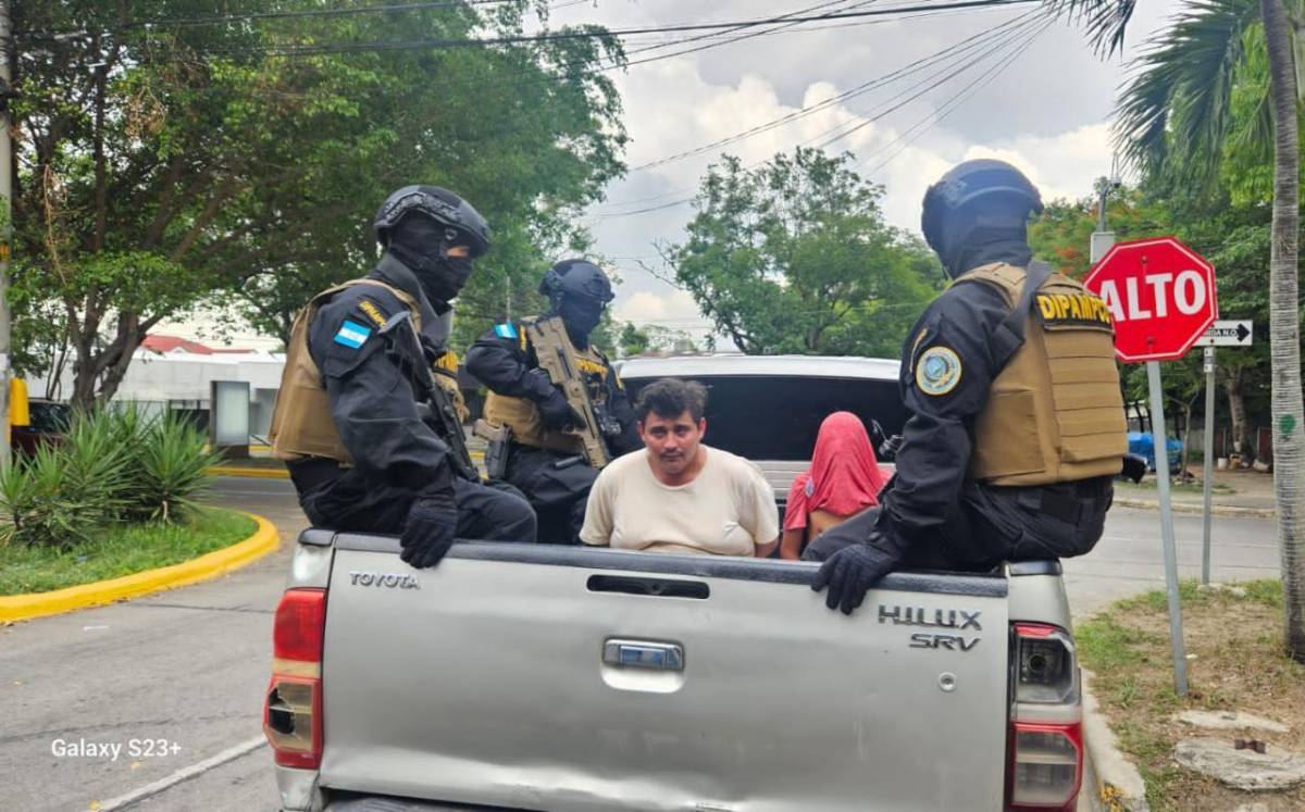 Caen dos pandilleros con cocaína, marihuana y municiones