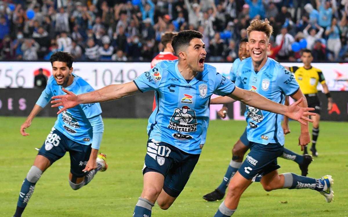 El argentino Nicolás Ibáñez celebrando su gol contra el Toluca.