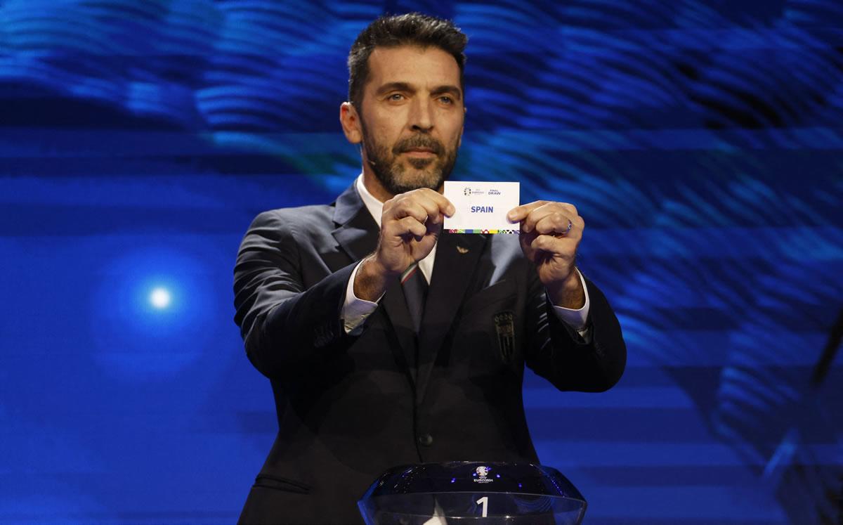 Gianluigi Buffon estuvo presente en el sorteo de los grupos de la Euro 2024.