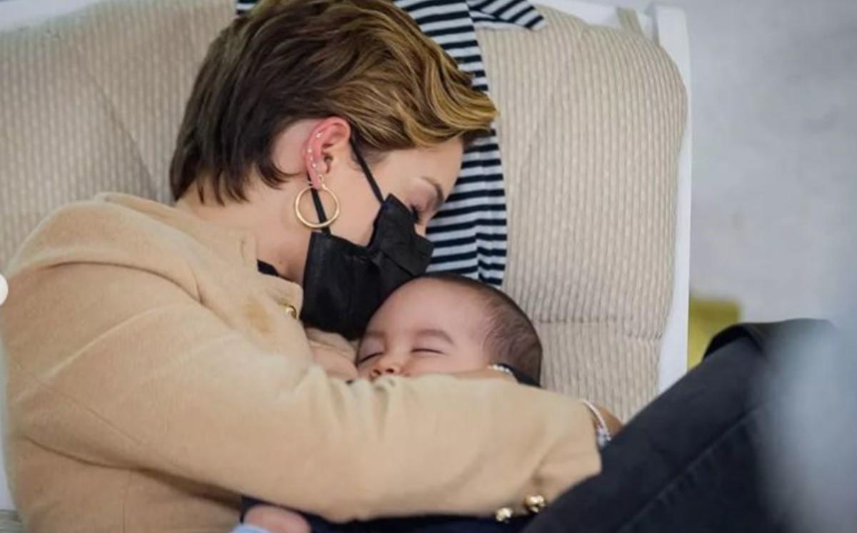 La influencer Mariana Rodríguez compartió varias imágenes del menor en sus redes sociales.