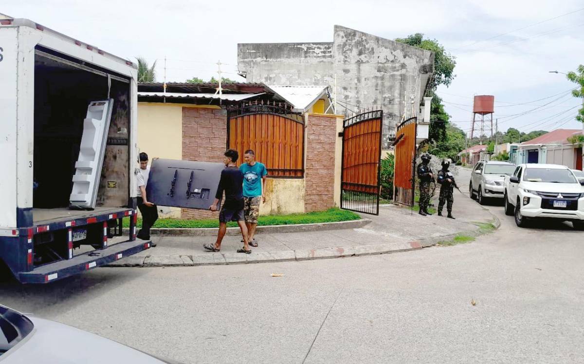 Aseguran 27 bienes a narco en La Ceiba