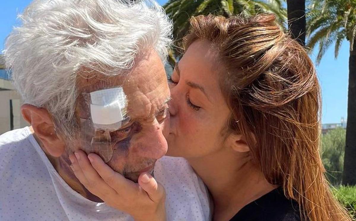 Hace unos meses, Shakira compartió unas imágenes de su padre en el que se podían apreciar las lesiones que había sufrido tras la caída.