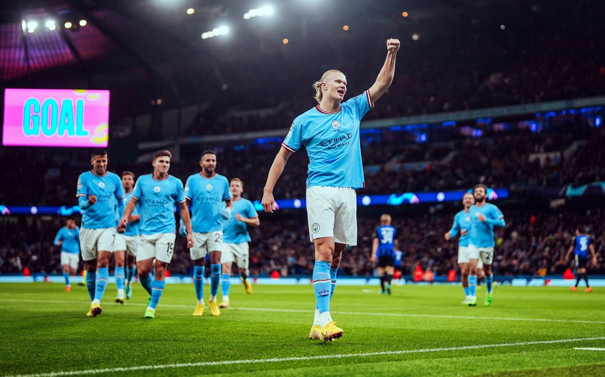 El Etihad Stadium disfruta con los goles de Haaland.