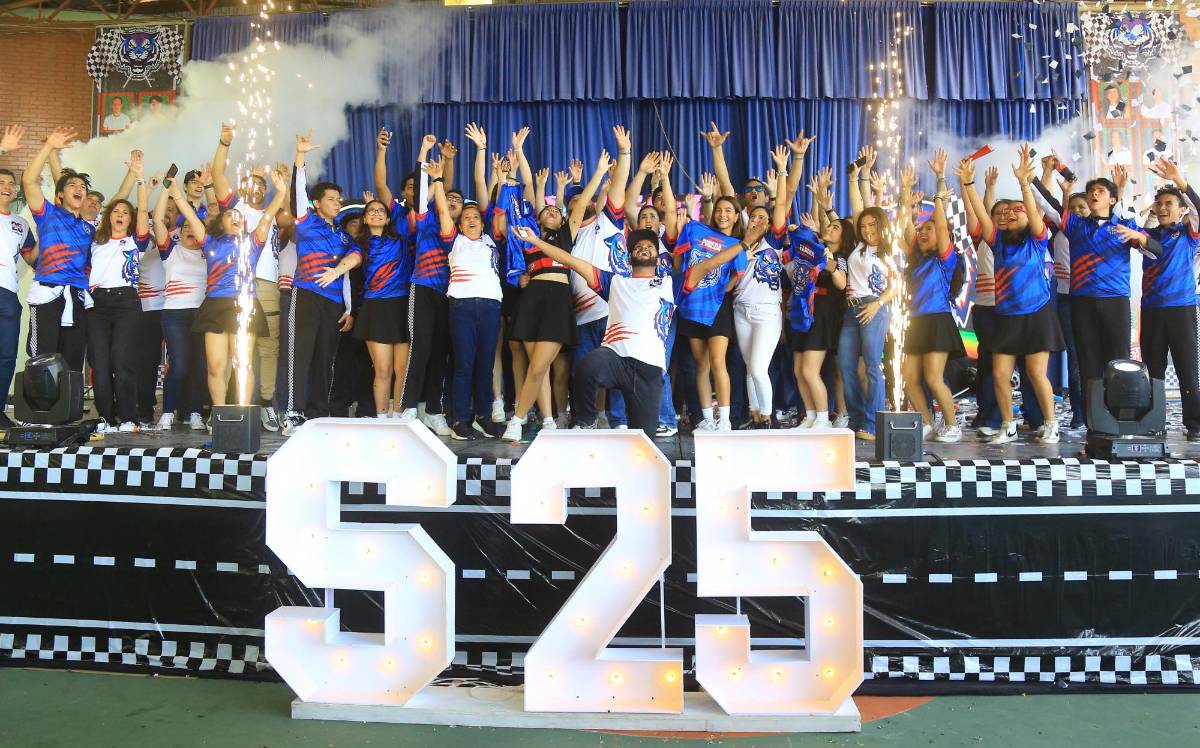 Así fue la entrada de los Seniors 2025 de la Escuela Episcopal El Buen Pastor