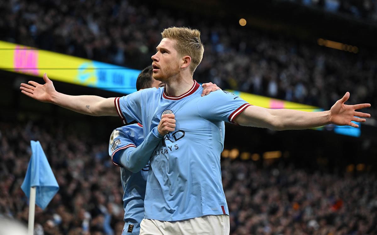 Kevin de Bruyne fue la figura del partido con su doblete.