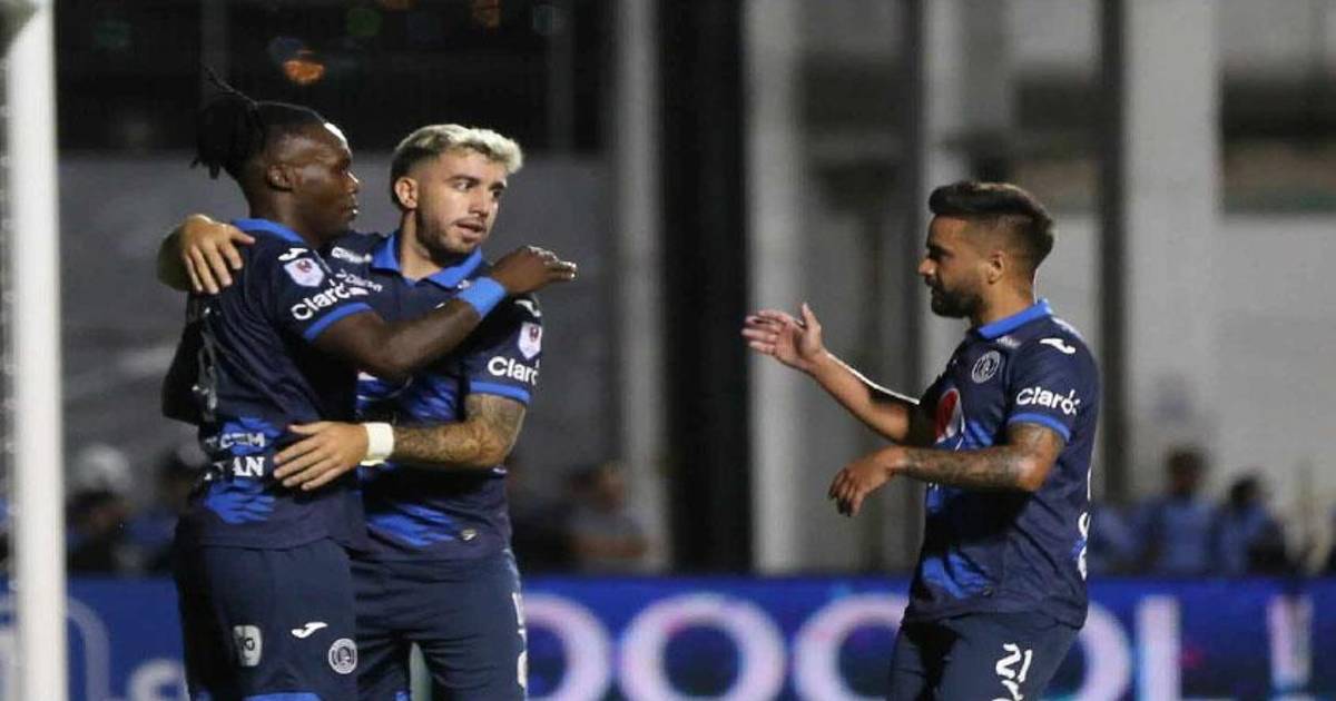 Rubilio marca polémico penal y Motagua vence a Vida