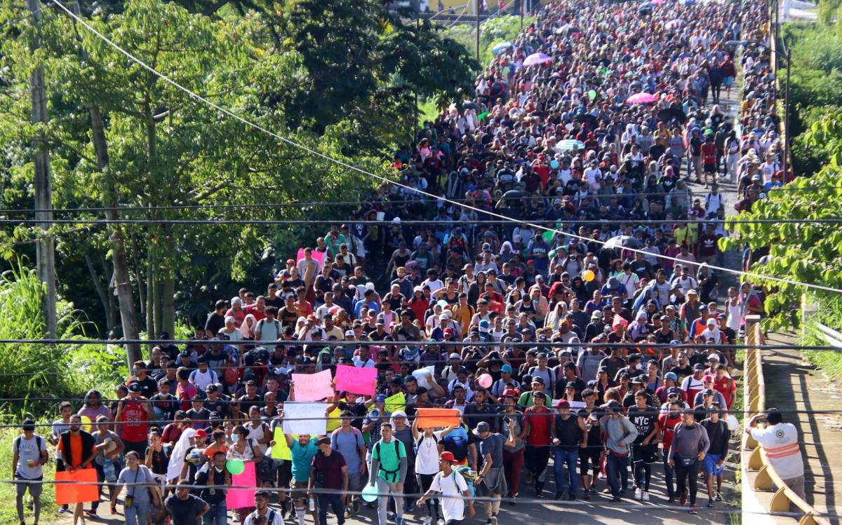 Se dispersa nueva caravana migrante tras obtener visas de tránsito en el sur de México