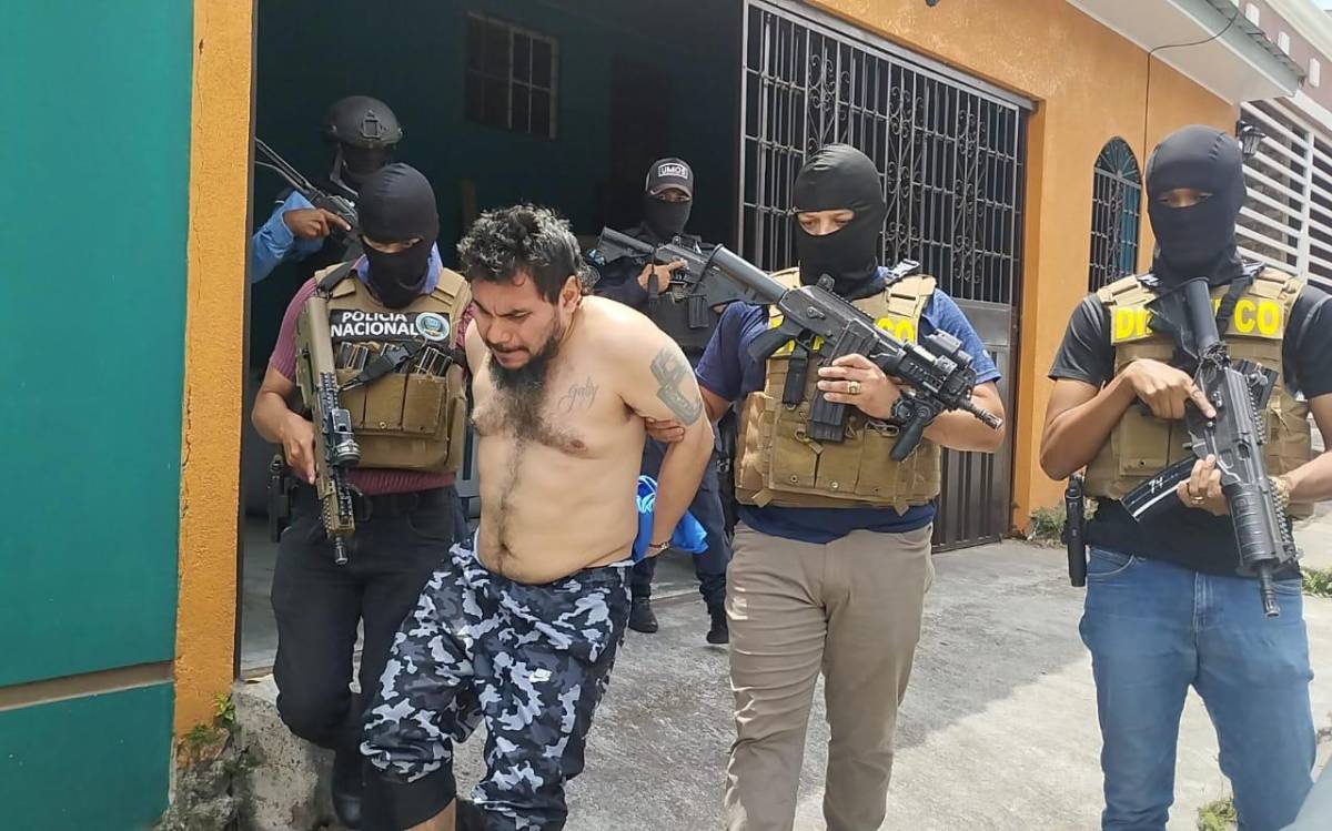 Capturan en lujosa vivienda al Rayo Santana, supuesto líder de la 18