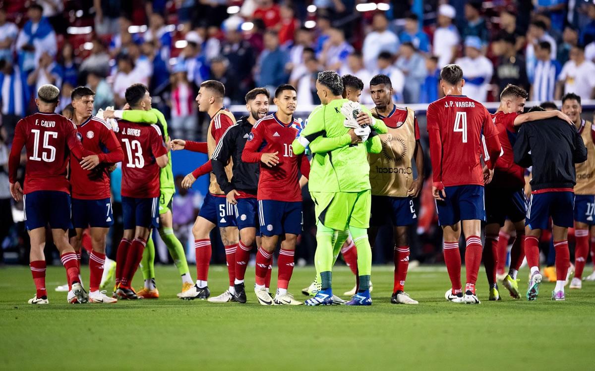 Los jugadores ticos festejando la clasificación a la Copa América 2024.