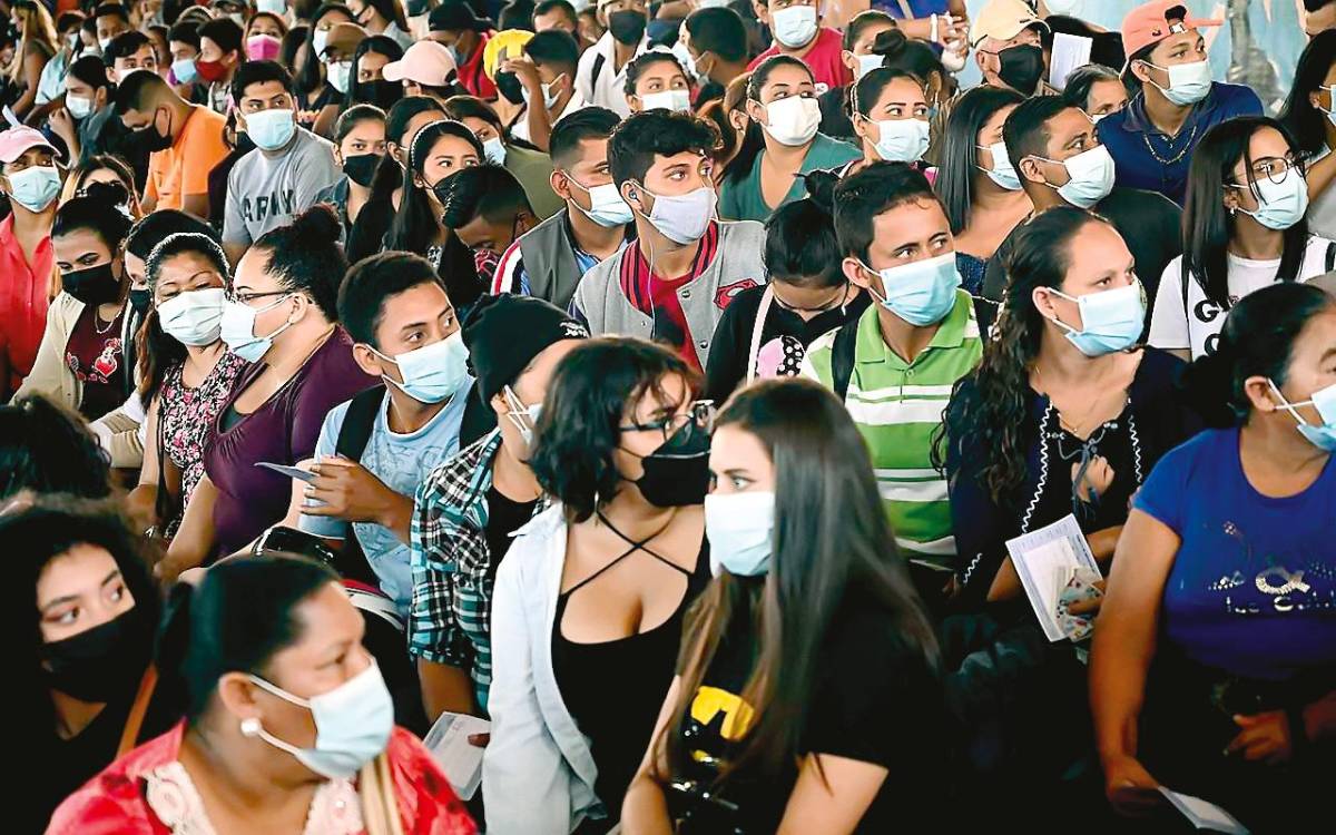 Aún con las dos dosis, variante puede complicar a un paciente