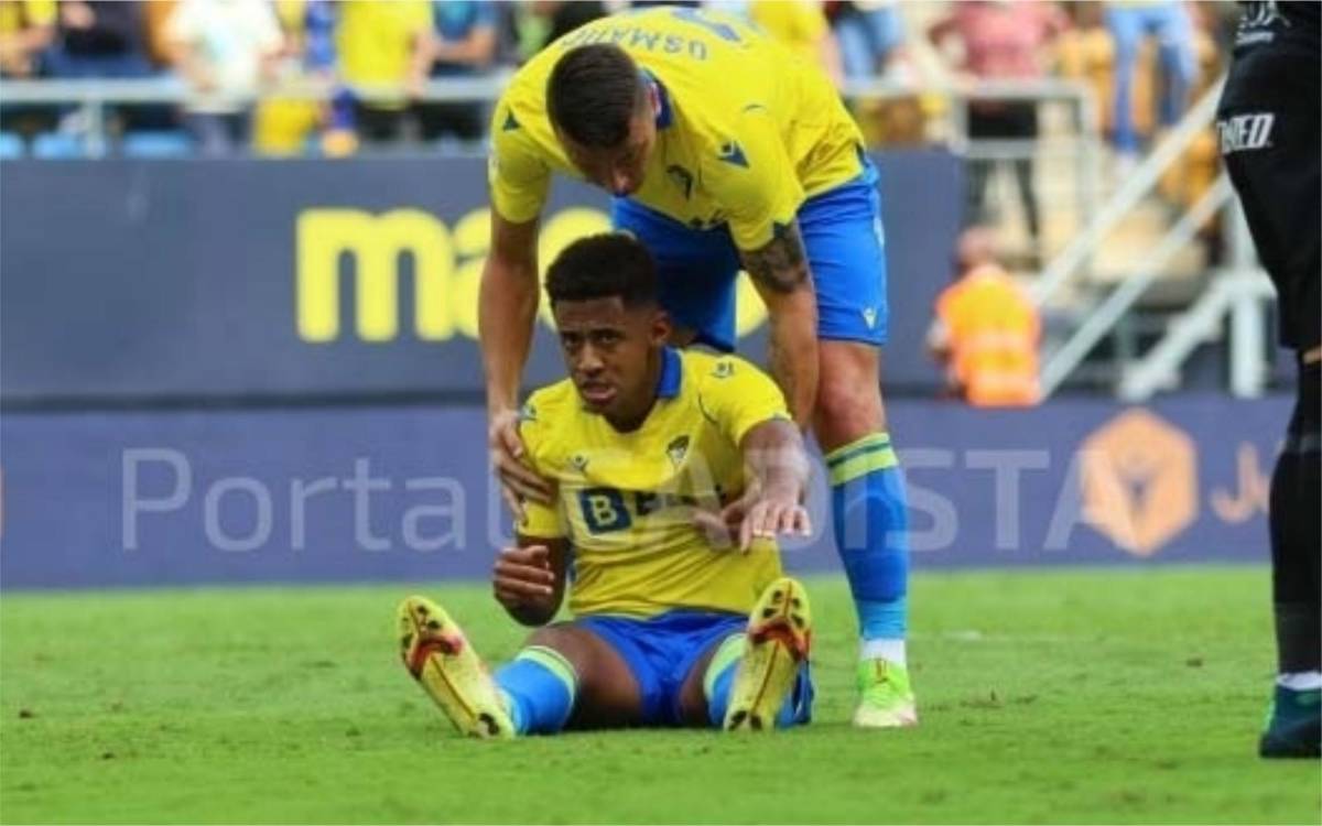 Así fue la falta penal que le cometieron al Choco Lozano en el Cádiz - Mallorca