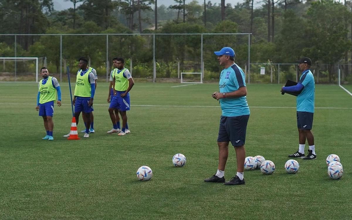 Los entrenadores opinan que Diego Vázquez tiene mucho trabajo por delante con los jugadores.