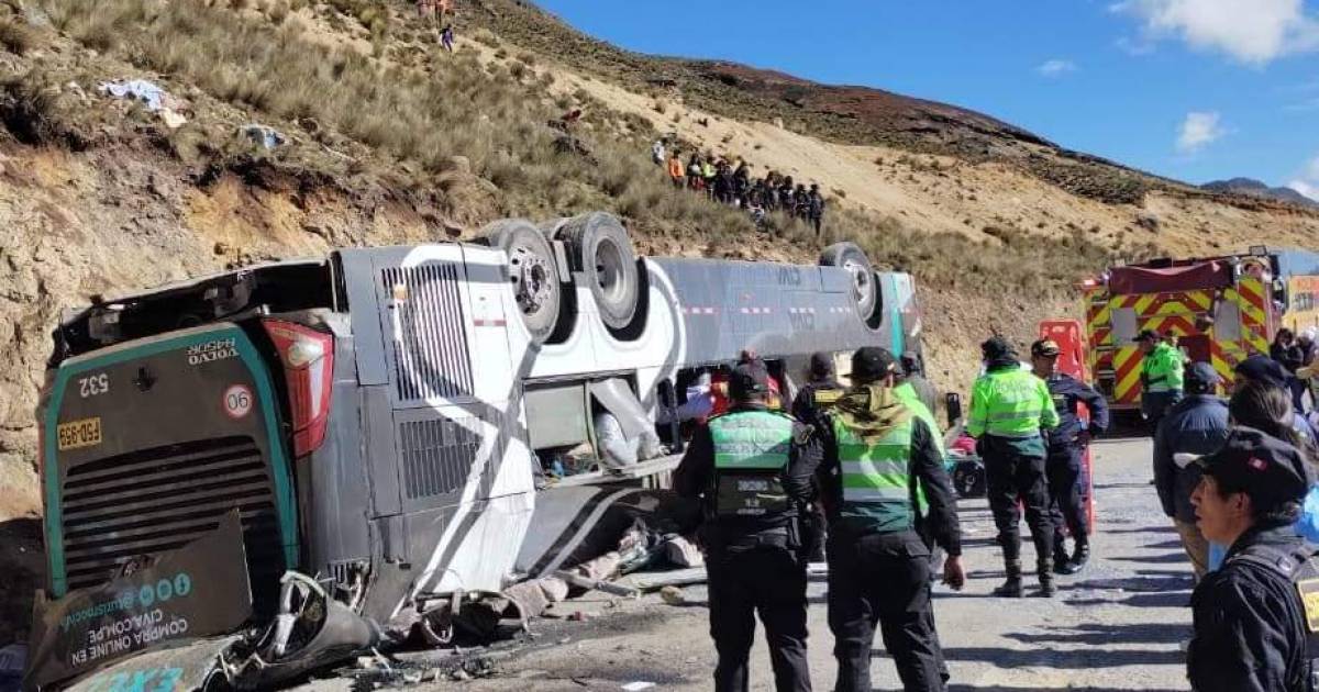 Bus stuffed with passengers falls into an abyss;  there are not less than 13 lifeless