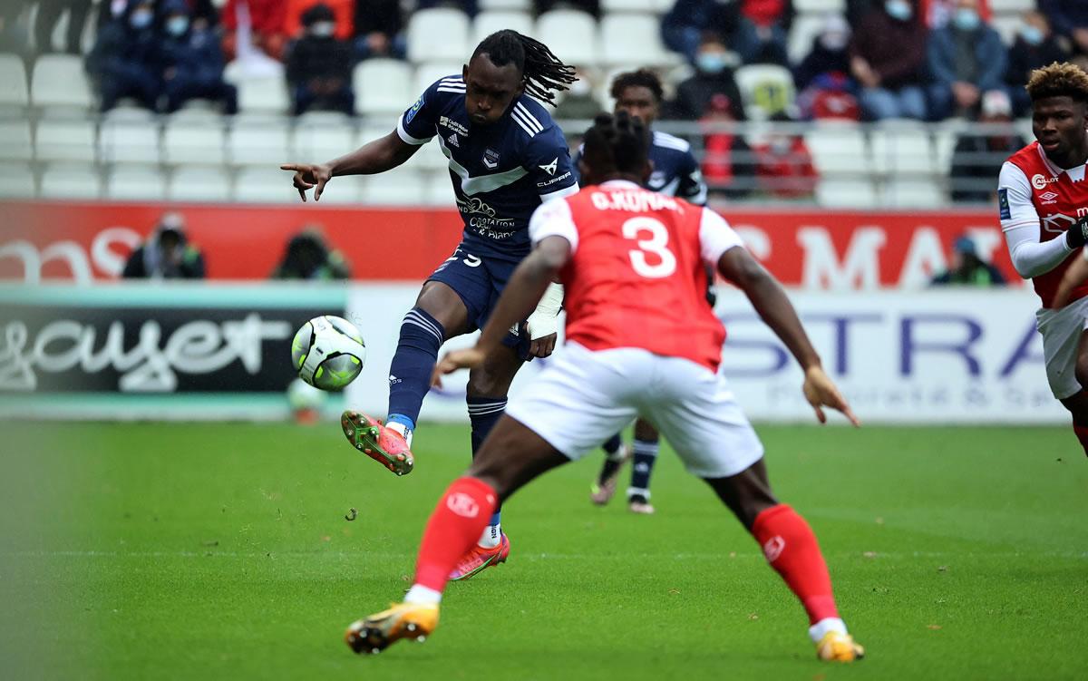 Alberth Elis jugó de titular contra el Reims.