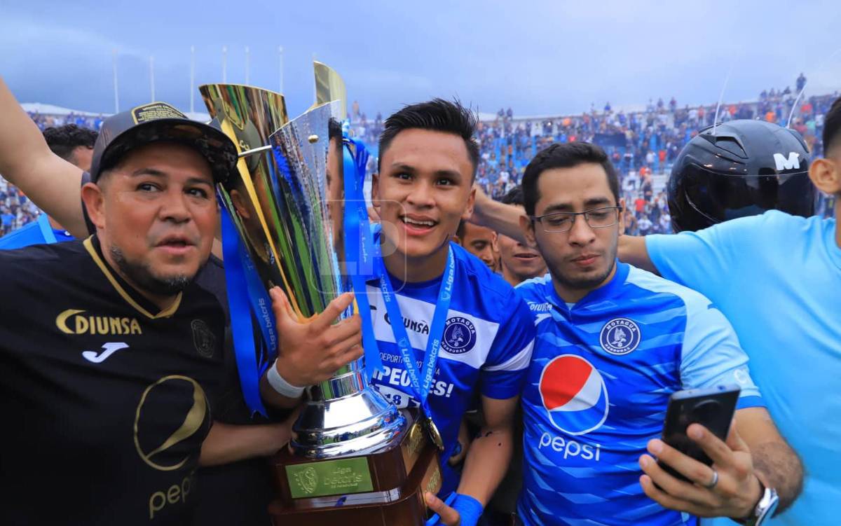 Dos equipos del extranjero ponen su mirada en el defensor hondureño Denil Maldonado