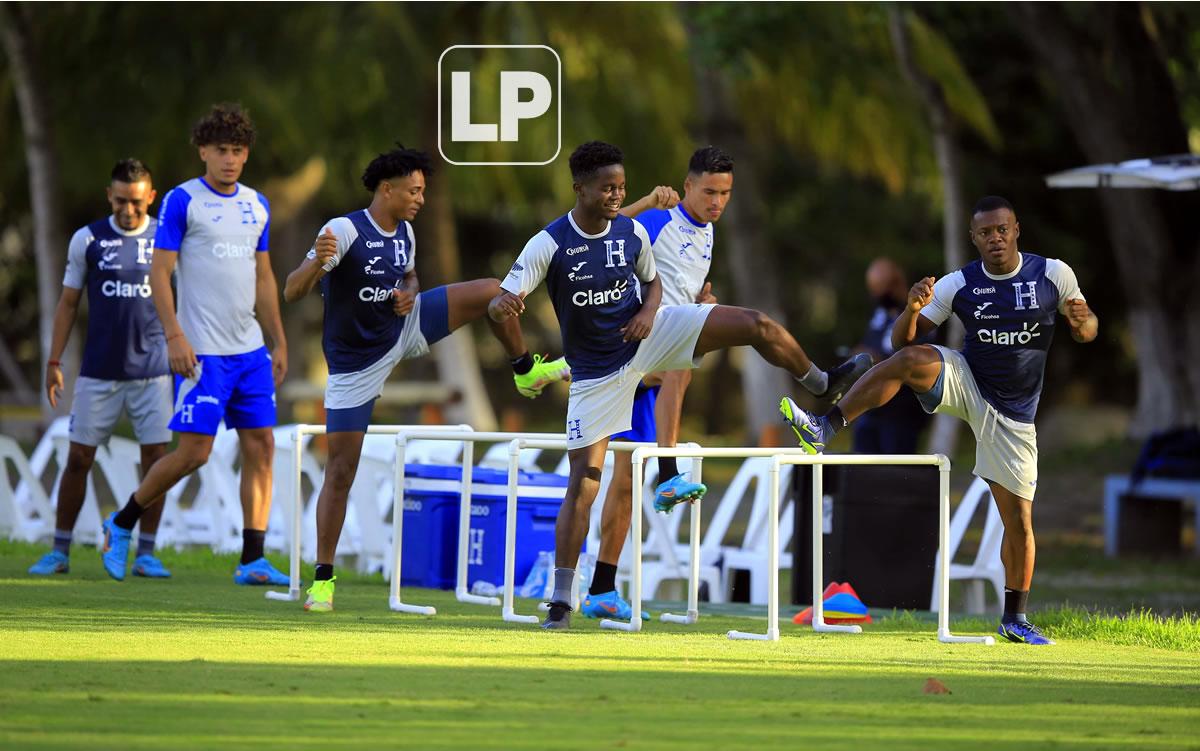 Los jugadores de la Bicolor se mostraron animados en el entrenamiento.